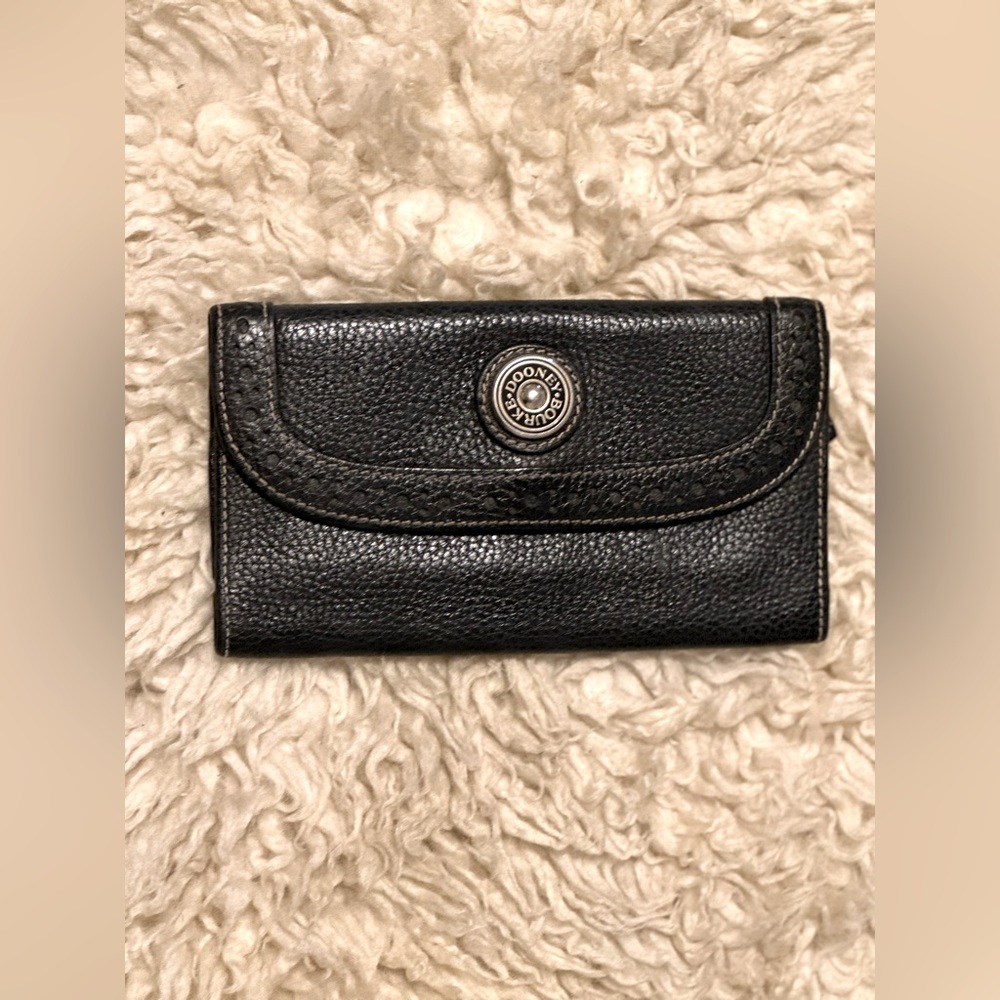 Dooney & bourke wallet